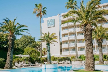 AC Hotel Ambassadeur Antibes- Juan les Pins - Outdoor pool