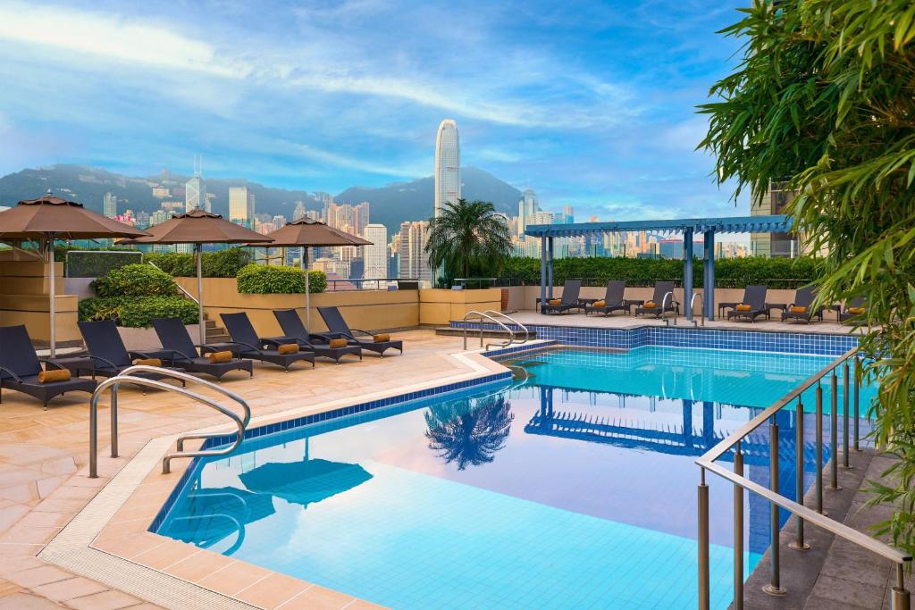 Sheraton Hong Kong Hotel & Towers - Outdoor pool
